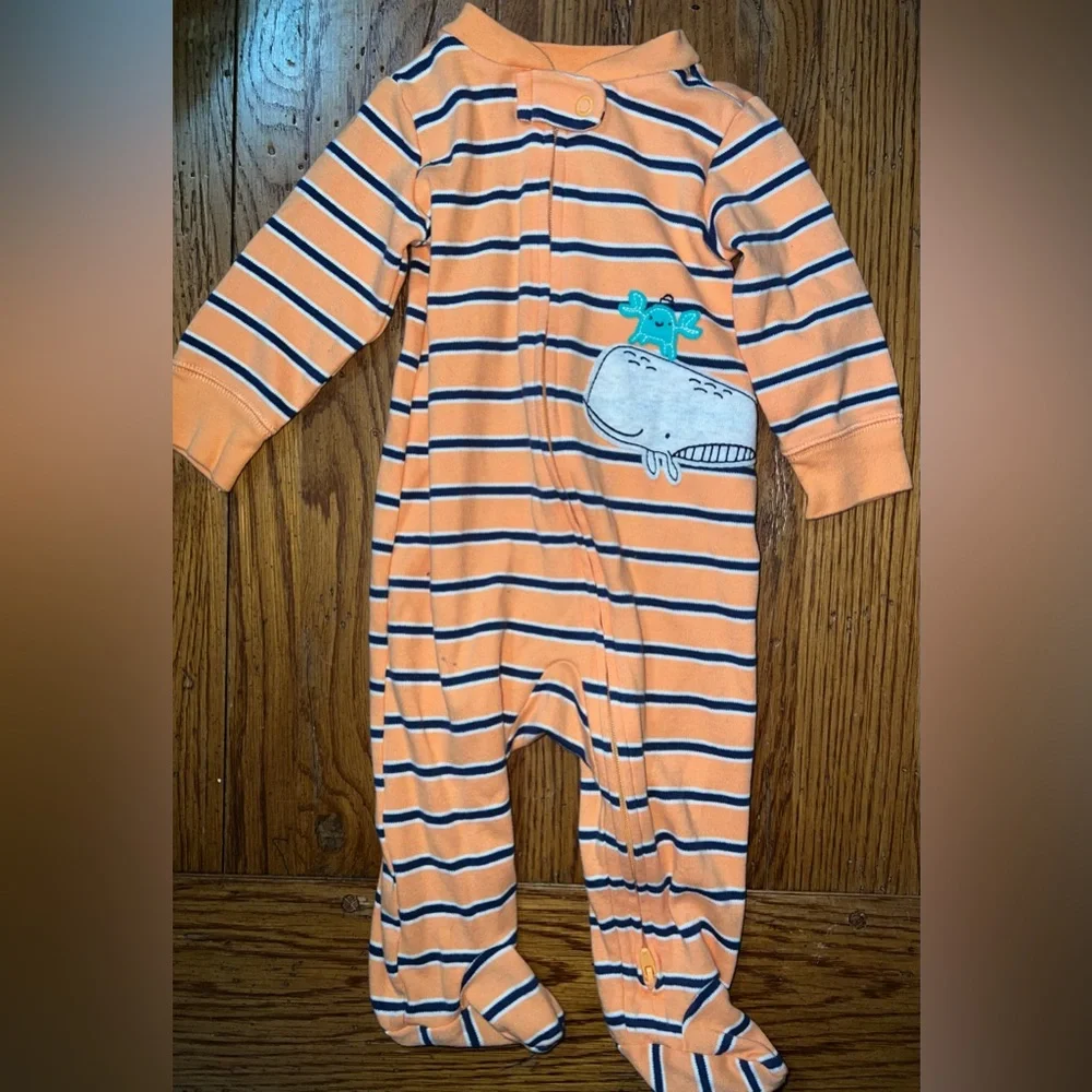 EC- 2 FOR 1 Baby Pajamas! 1 Footie & 1 Bodysuit! Size 6 Months.